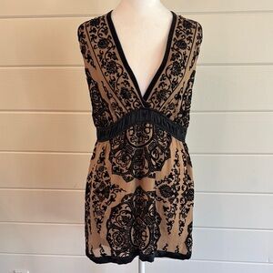 Elegant Black and Tan Floral Hale Bob